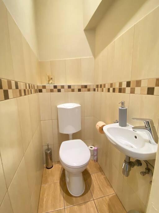 Orangehomes One Bedroom Comfy Apartment Budapest Luaran gambar