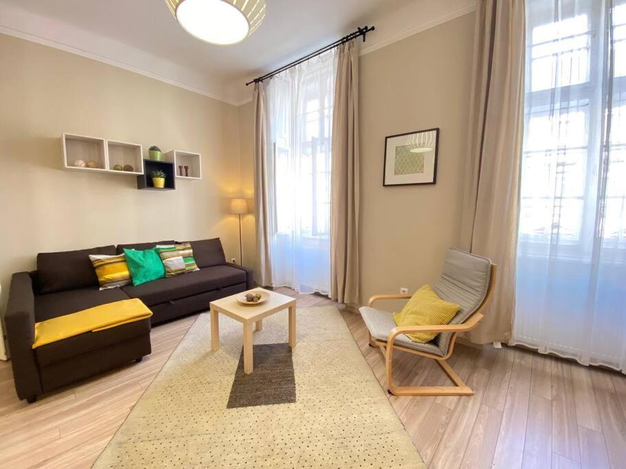 Orangehomes One Bedroom Comfy Apartment Budapest Luaran gambar